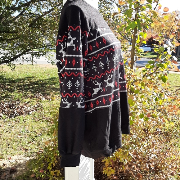🆕️ LAST 1! Black Holiday Print Sweater - Picture 7 of 9